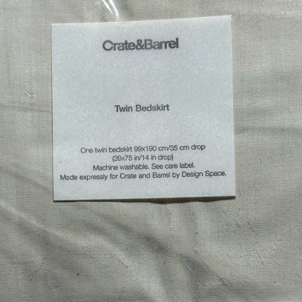 Crate & Barrel Times Square twin set 1 duvet cover,2 standard shams &1 bedskirt - Picture 4 of 8